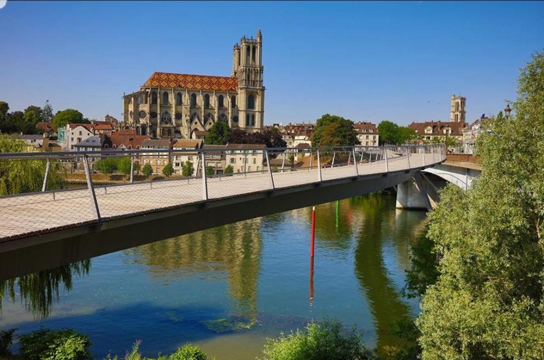 Verdun Mantes-la-Jolie Exterior photo